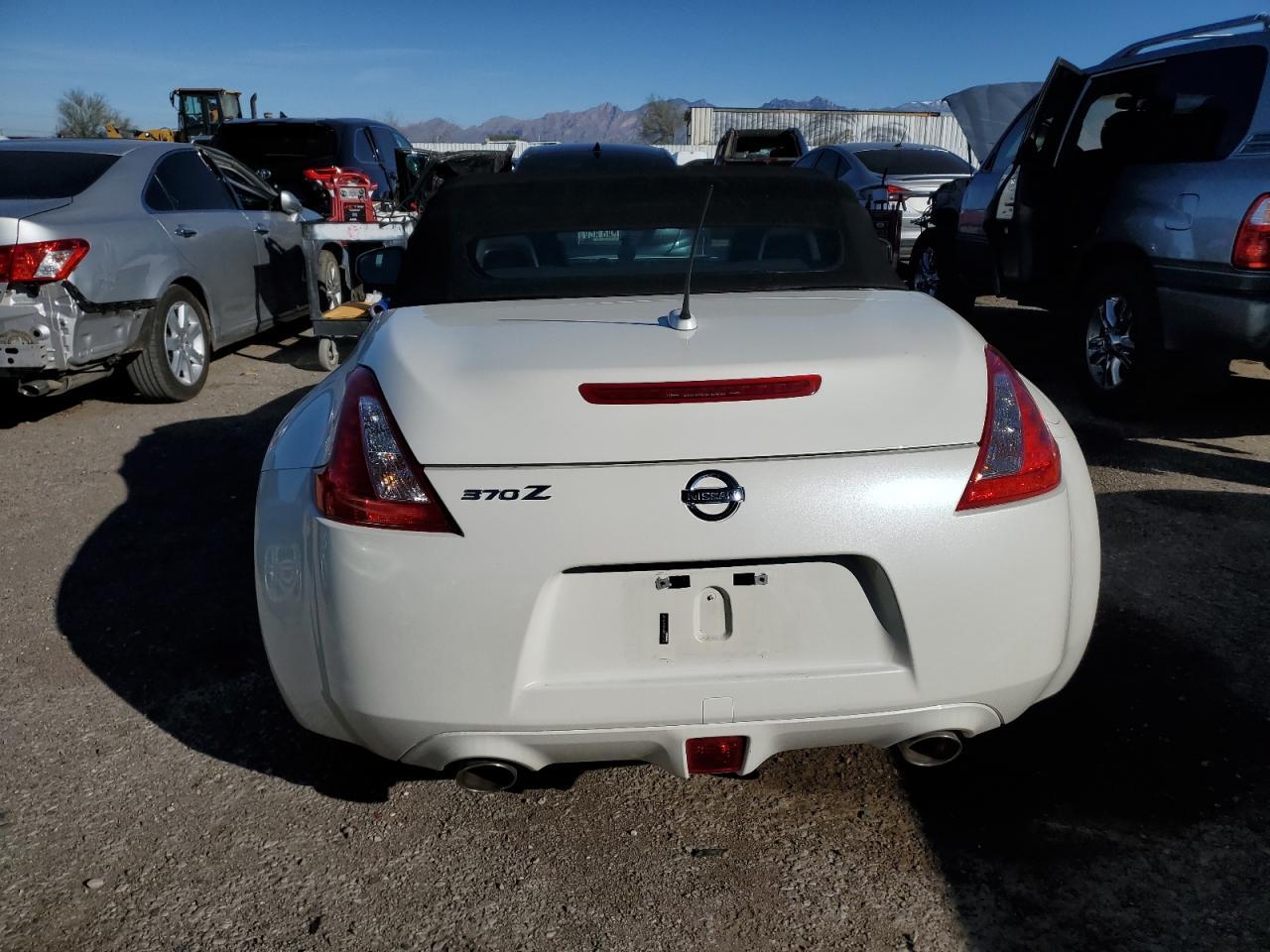 2010 NISSAN 370Z - Фото 6