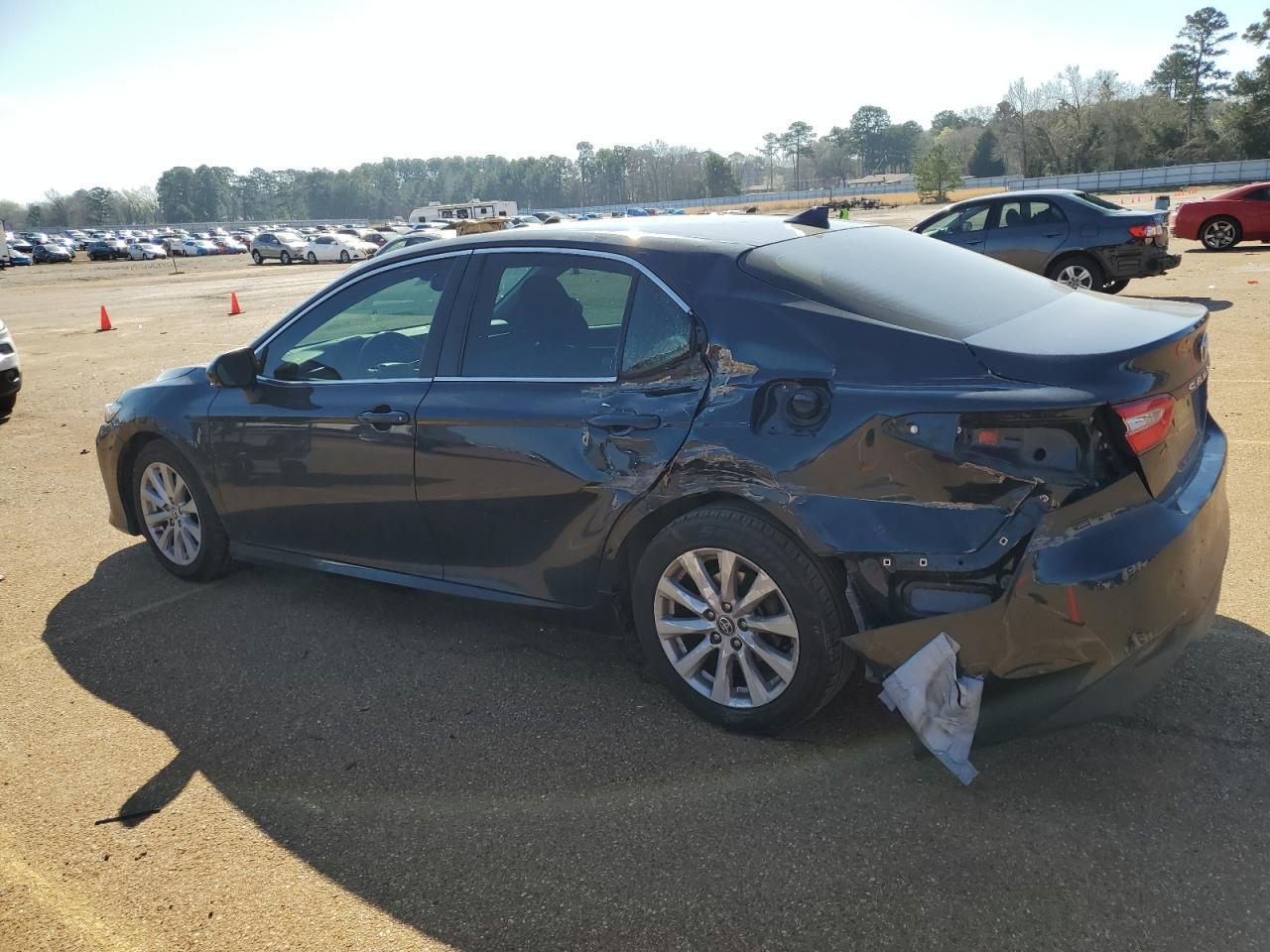 2020 TOYOTA CAMRY LE - Фото 2