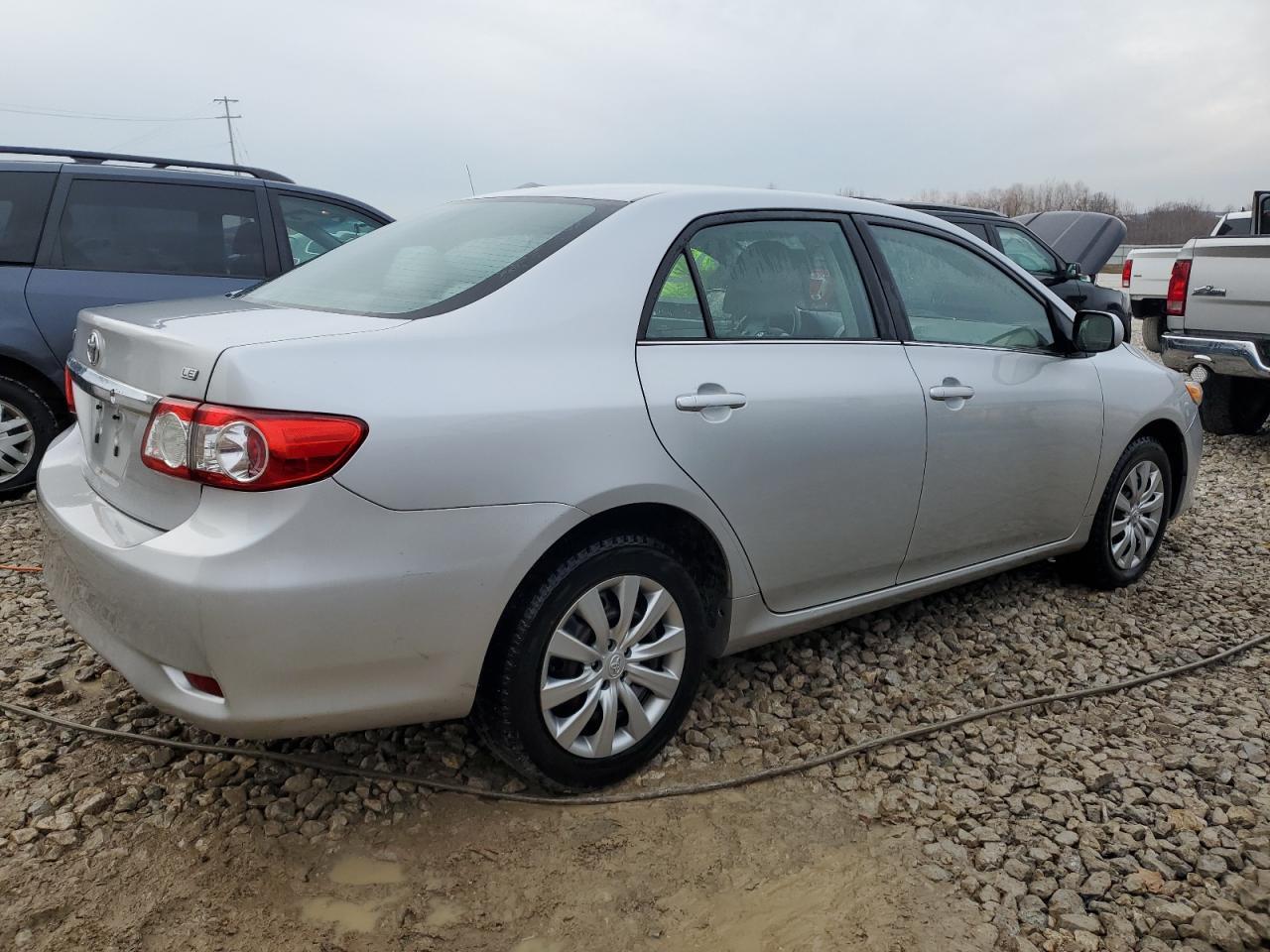 2013 TOYOTA COROLLA BA - Фото 3