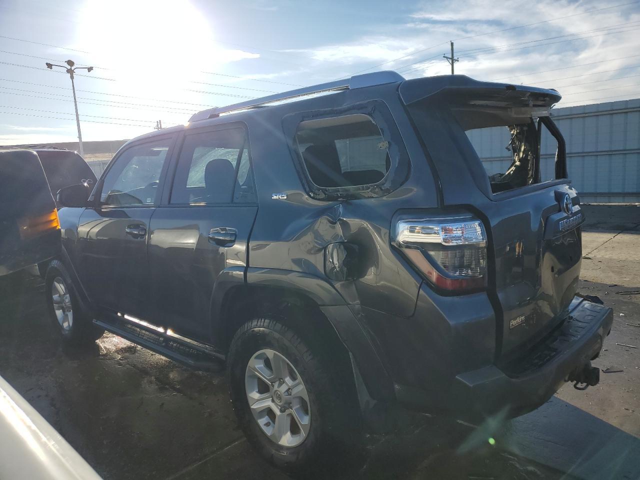 2018 TOYOTA 4RUNNER SR - Image 2
