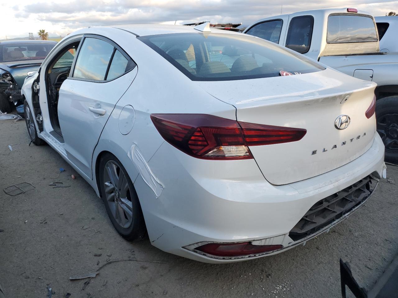 2019 HYUNDAI ELANTRA SE - Фото 2