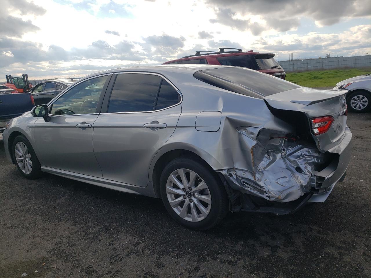 2018 TOYOTA CAMRY L - Фото 2