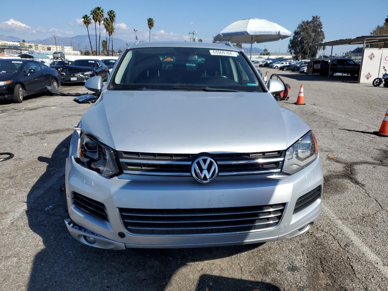 2014 VOLKSWAGEN TOUAREG V6 - Image 5