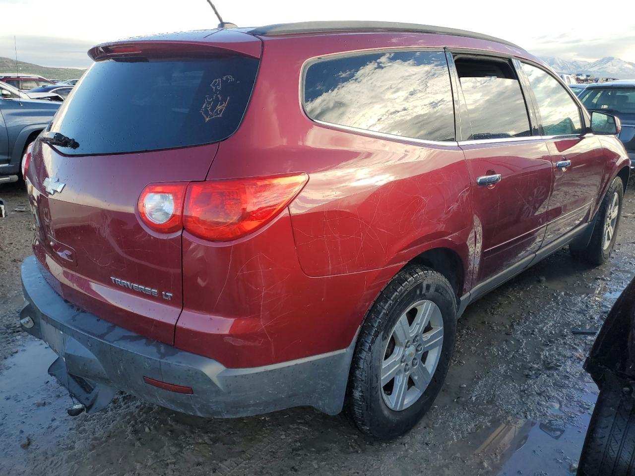2011 CHEVROLET TRAVERSE L - Image 3