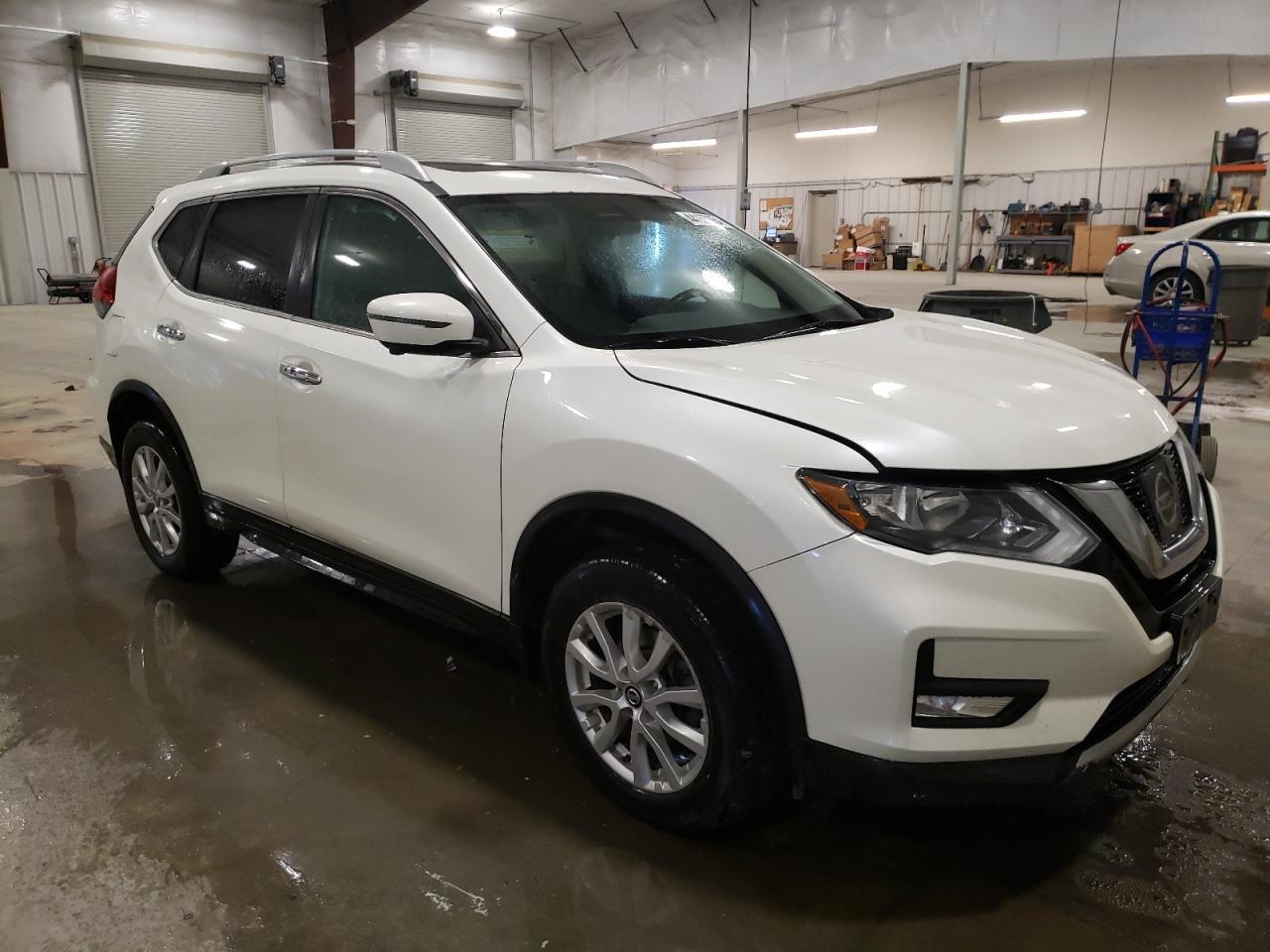 2017 NISSAN ROGUE SV - Фото 4