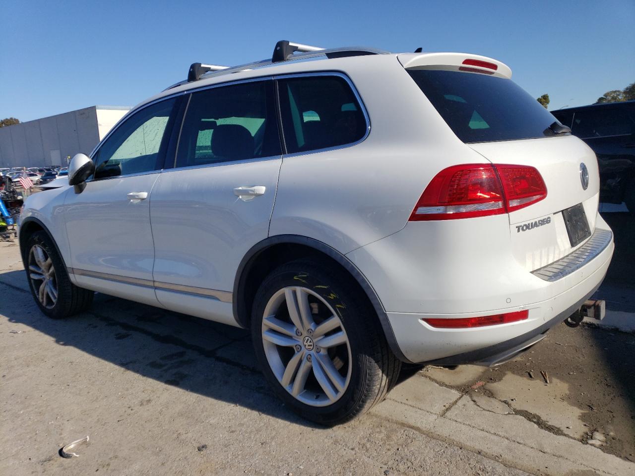 2014 VOLKSWAGEN TOUAREG V6 - Image 2