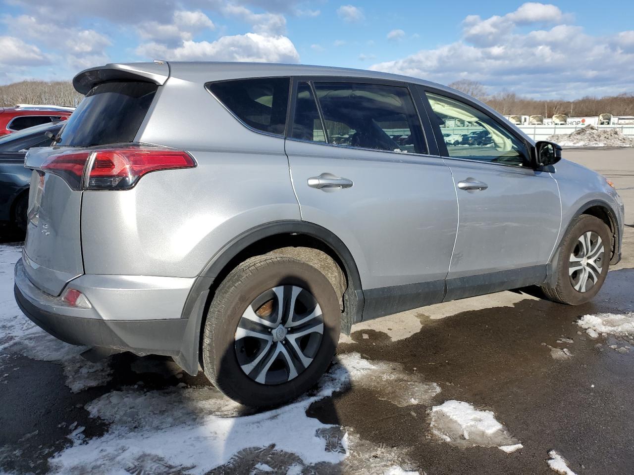 2018 TOYOTA RAV4 LE - Image 3