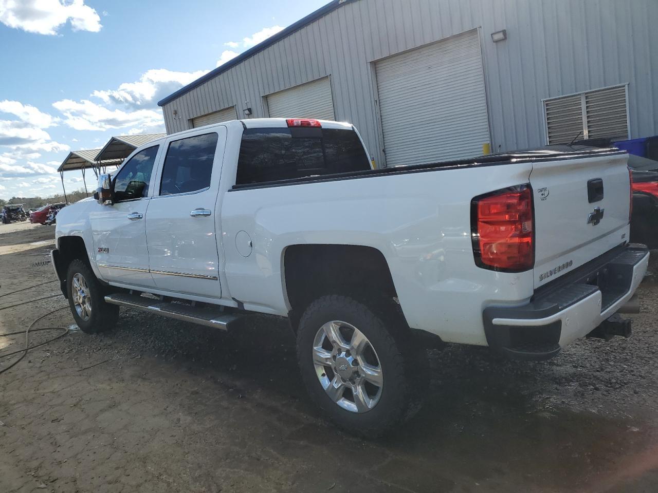 2017 CHEVROLET SILVERADO - Image 2