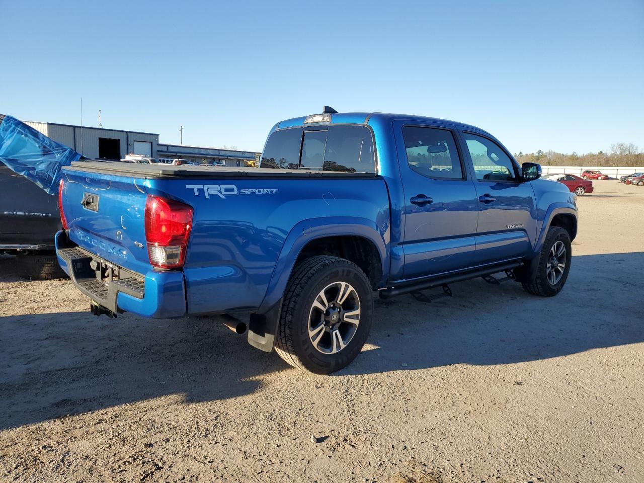 2017 TOYOTA TACOMA DOU - Фото 3