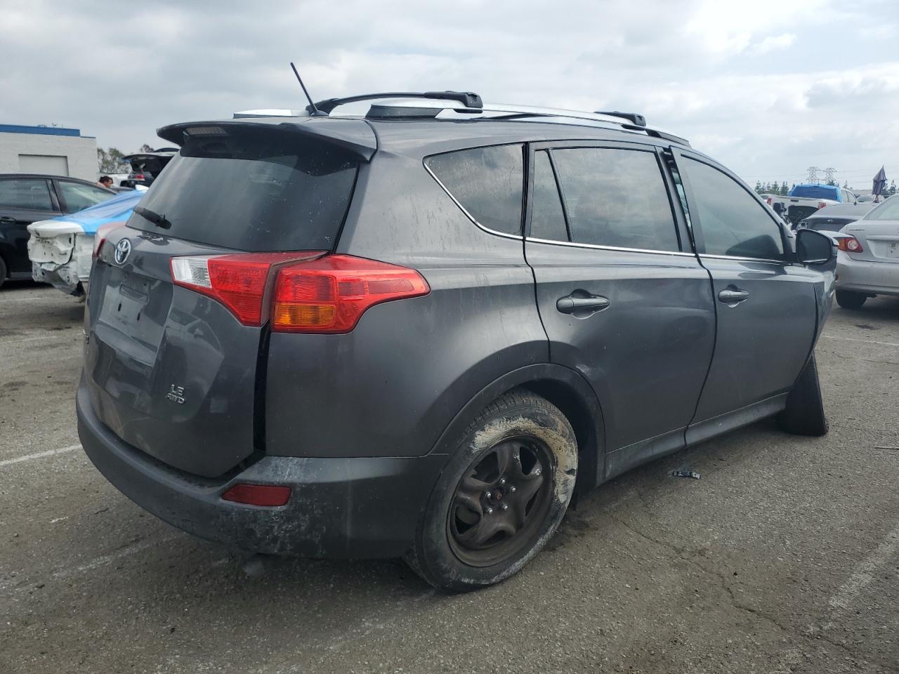 2015 TOYOTA RAV4 LE - Фото 3