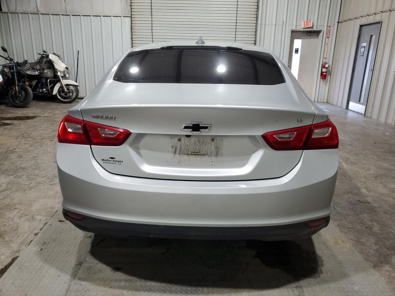 2017 CHEVROLET MALIBU LT - Image 6