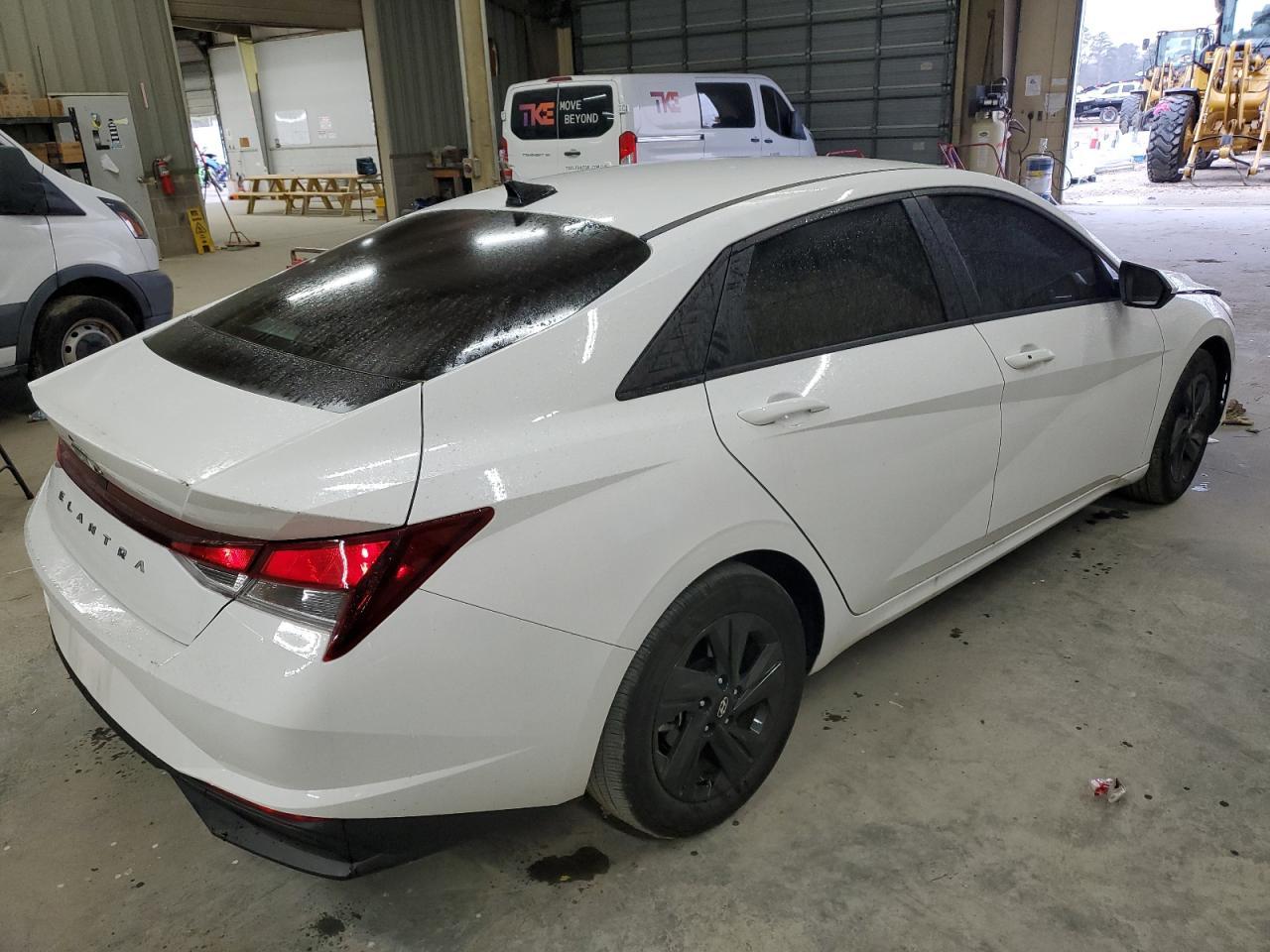 2023 HYUNDAI ELANTRA SE - Фото 3