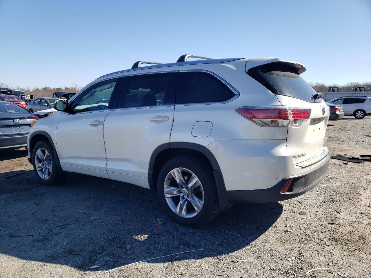 2015 TOYOTA HIGHLANDER - Image 2