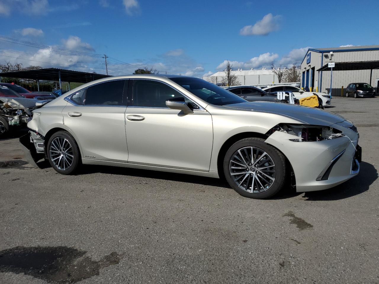 2022 LEXUS ES 300H BA - Image 4