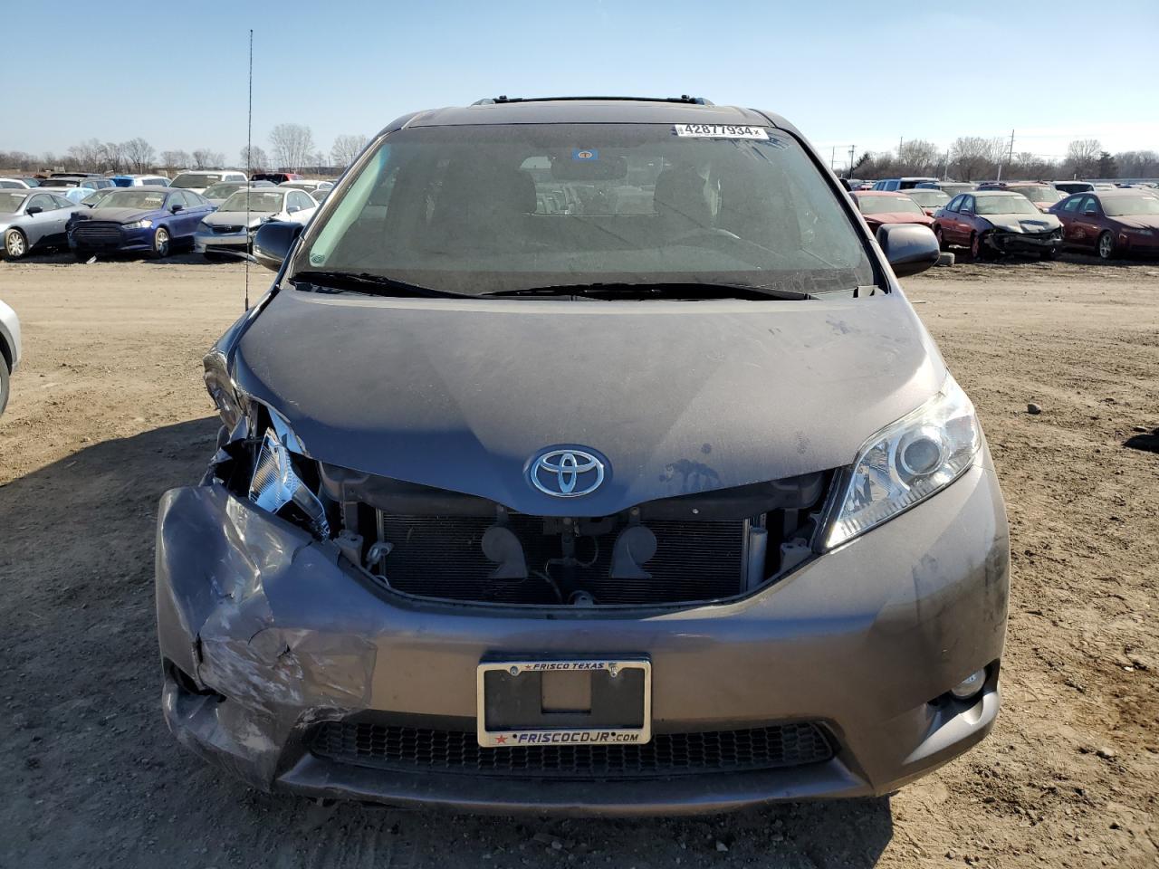 2013 TOYOTA SIENNA XLE - Фото 5