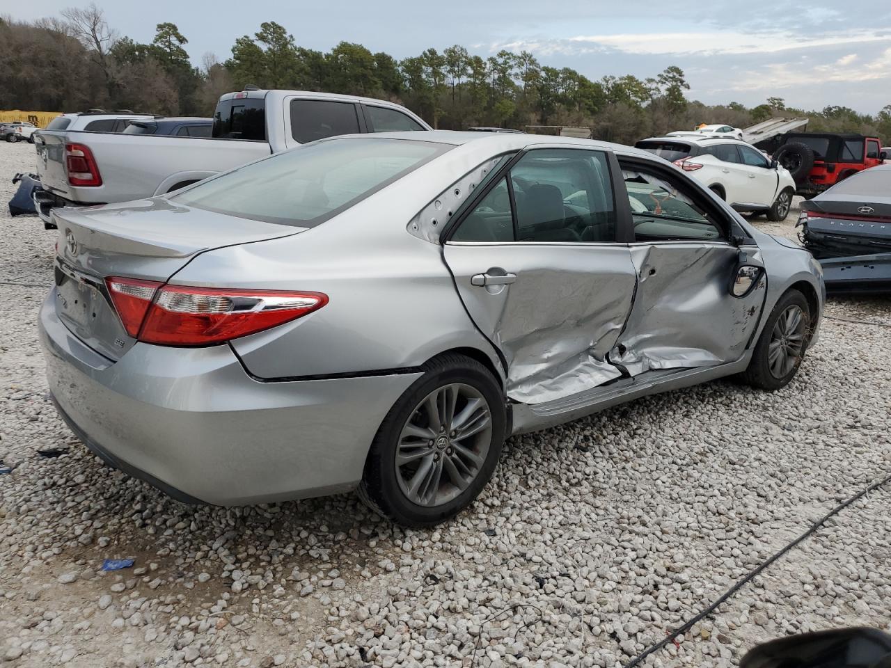 2015 TOYOTA CAMRY LE - Фото 3