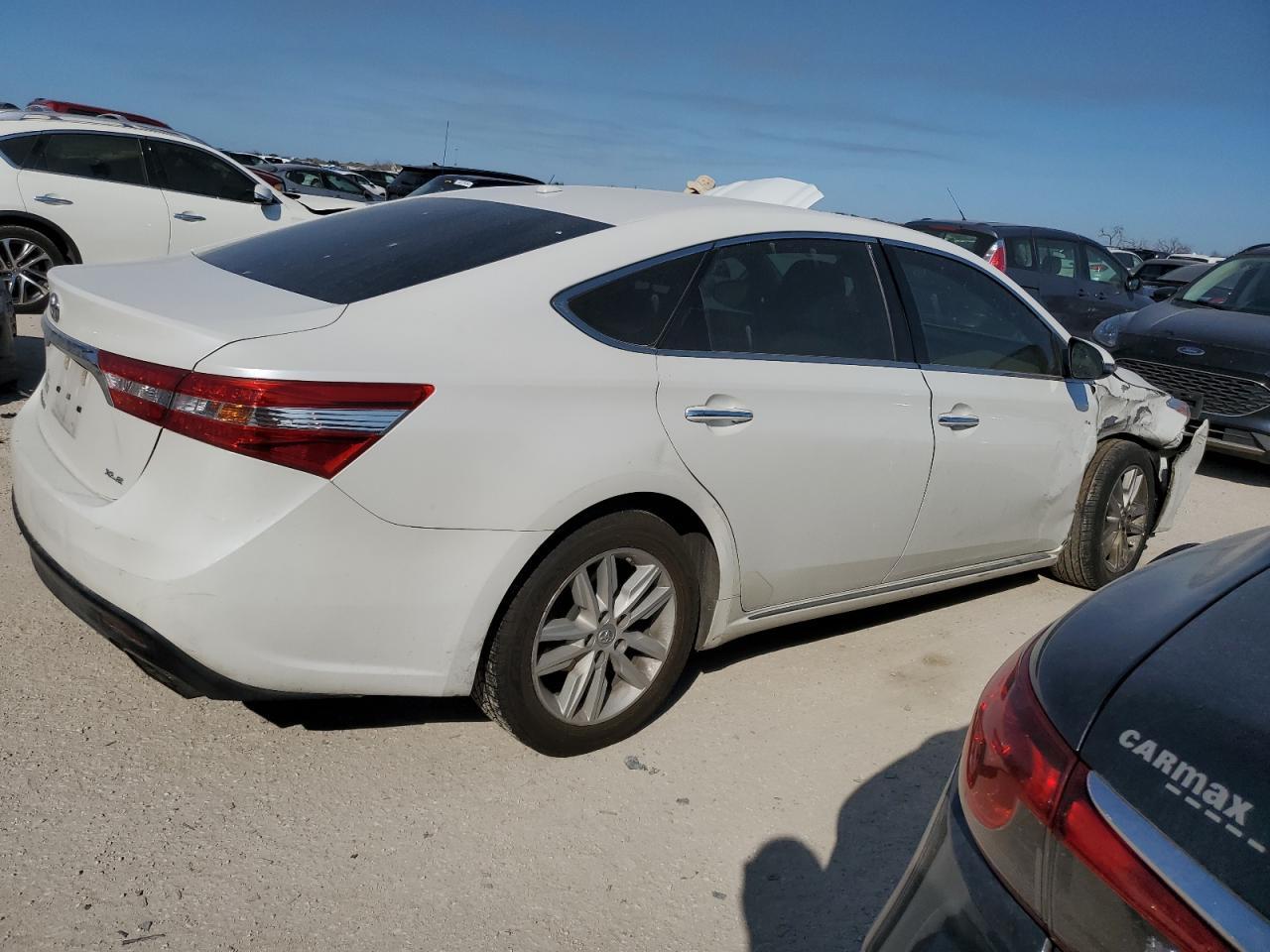 2015 TOYOTA AVALON XLE - Image 3