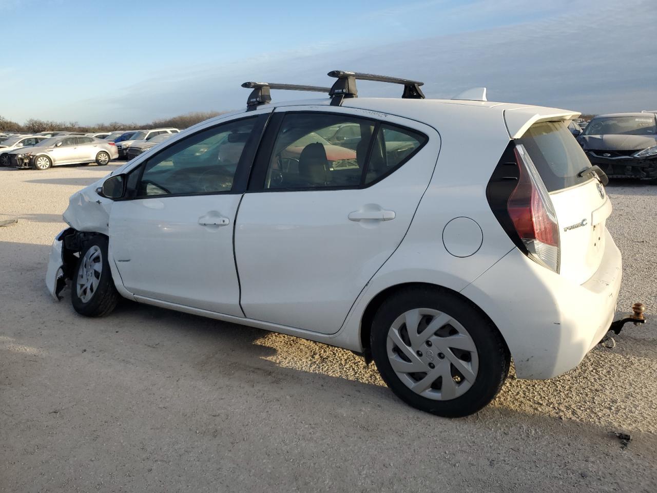 2015 TOYOTA PRIUS C - Image 2