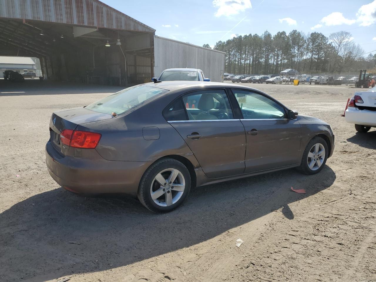 2013 VOLKSWAGEN JETTA TDI - Image 3