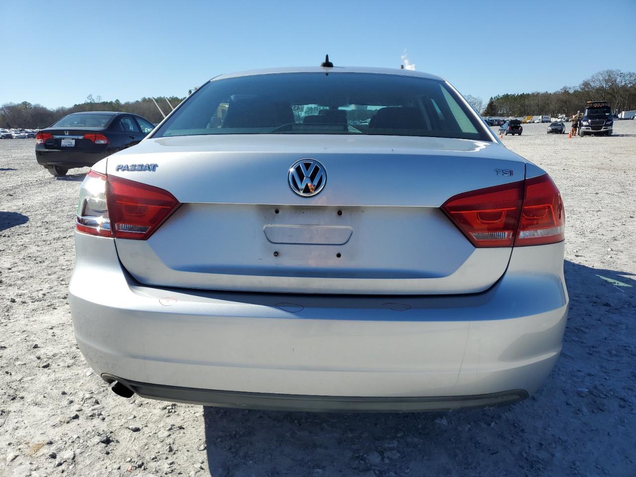 2015 VOLKSWAGEN PASSAT S - Image 6
