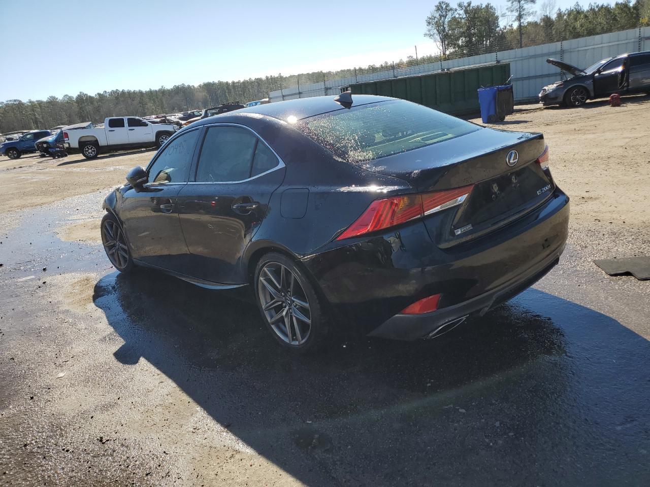 2017 LEXUS IS 200T - Фото 2