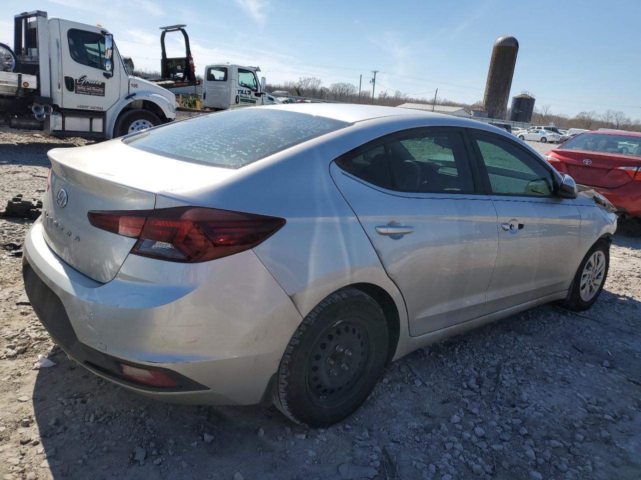 2019 HYUNDAI ELANTRA SE - Фото 3