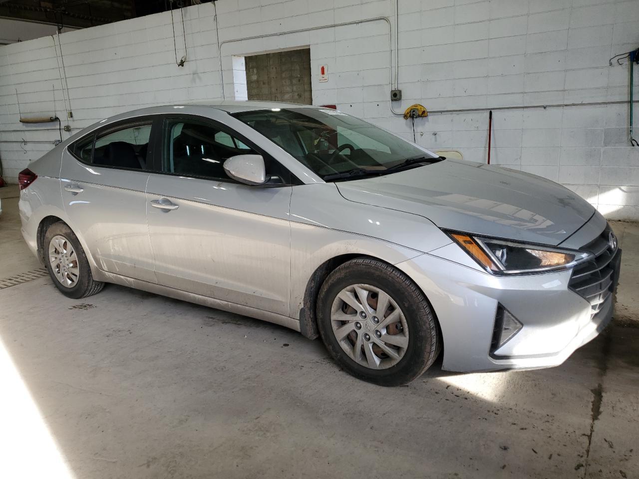 2019 HYUNDAI ELANTRA SE - Фото 4
