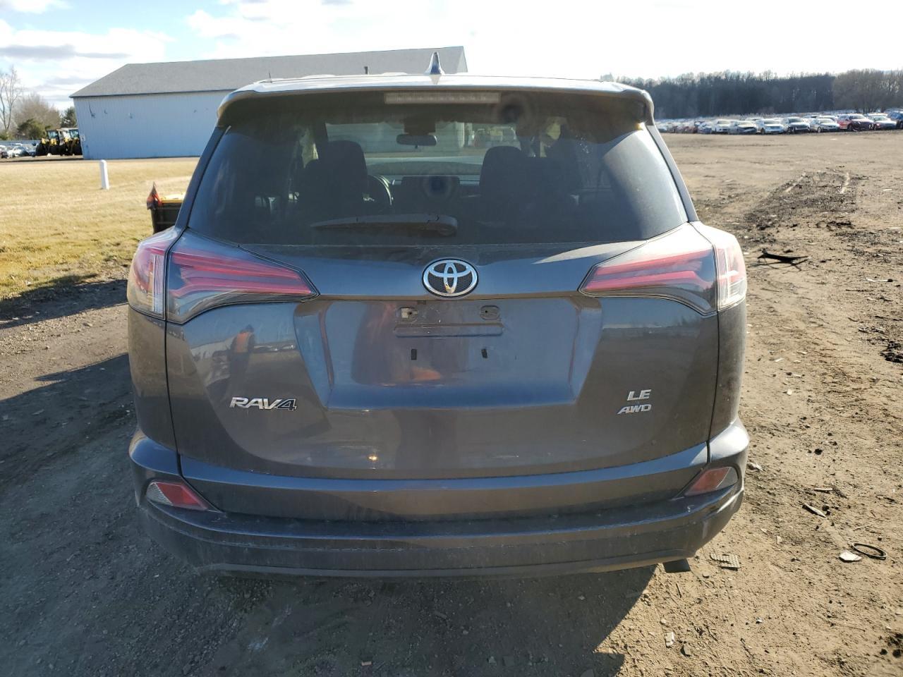 2018 TOYOTA RAV4 LE - Фото 6