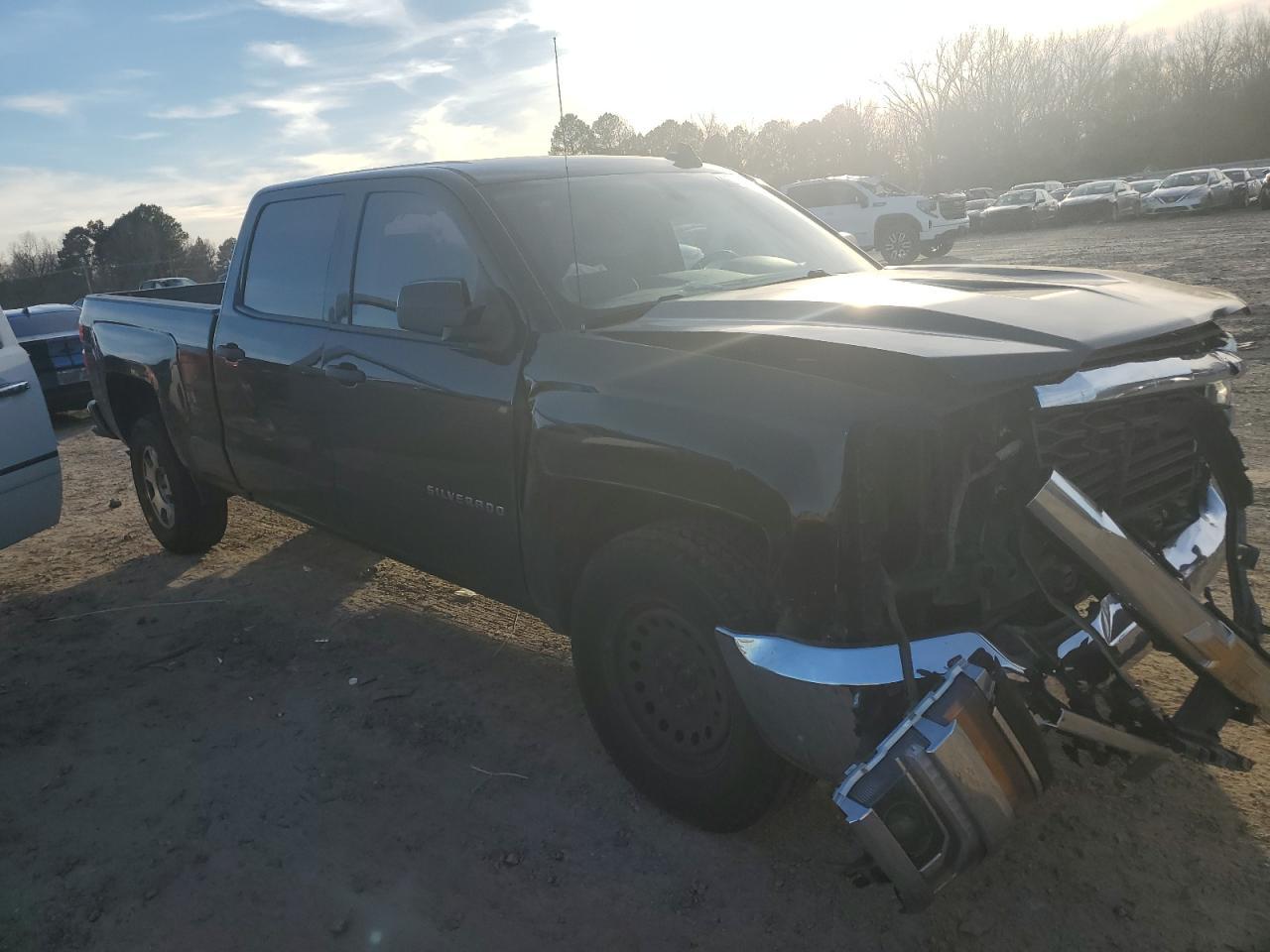 2017 CHEVROLET SILVERADO - Image 4