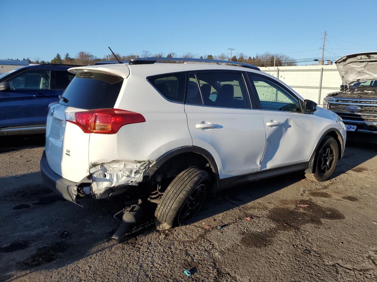 2015 TOYOTA RAV4 LE - Фото 3