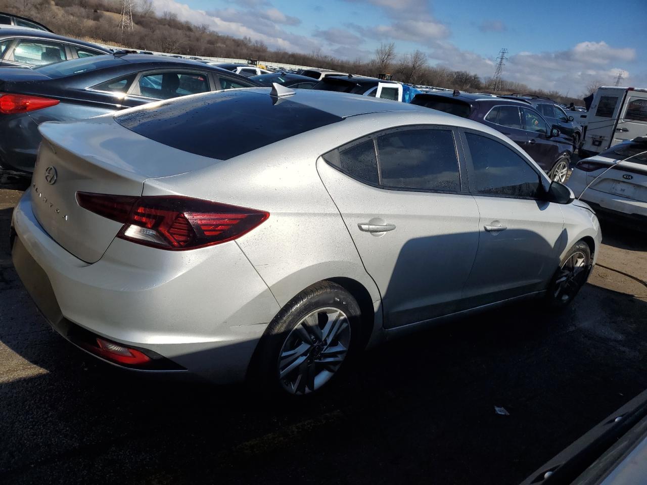2019 HYUNDAI ELANTRA SE - Фото 3