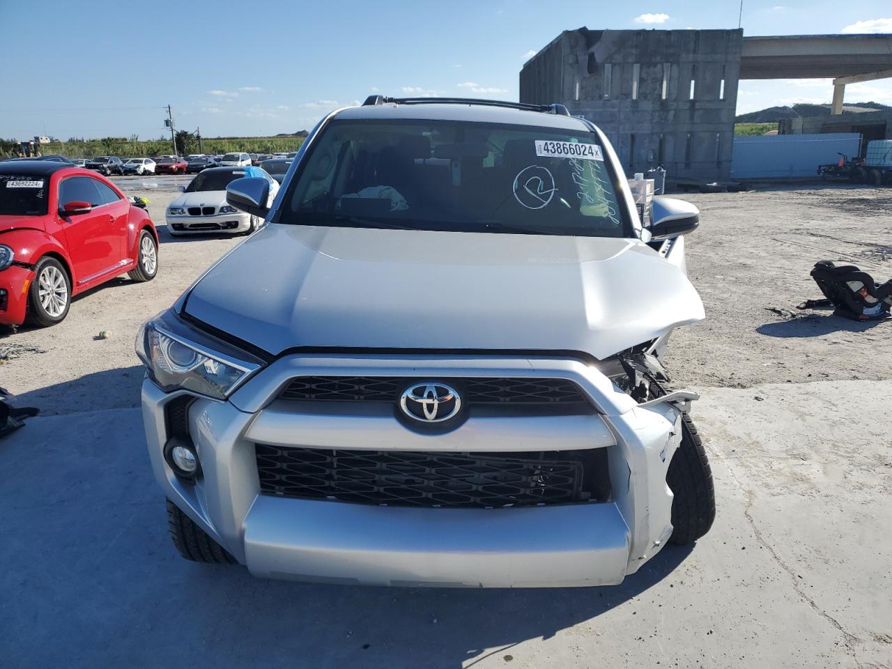 2019 TOYOTA 4RUNNER SR - Фото 5