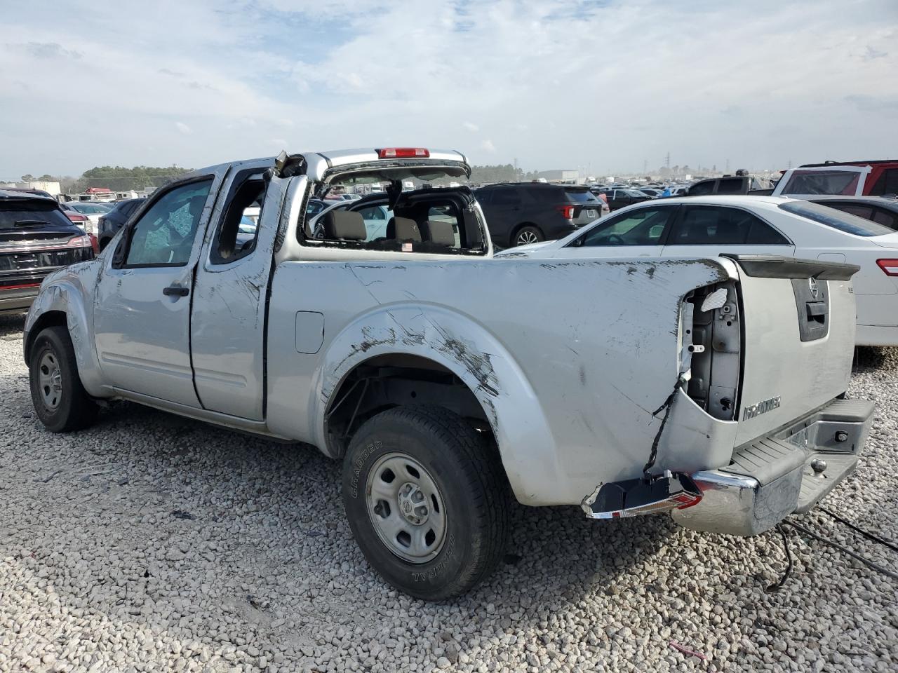 2016 NISSAN FRONTIER S - Фото 2
