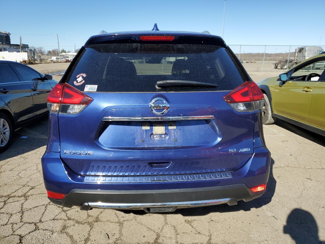 2017 NISSAN ROGUE S - Фото 6