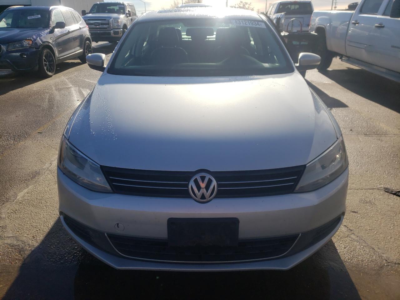2014 VOLKSWAGEN JETTA SE - Image 5