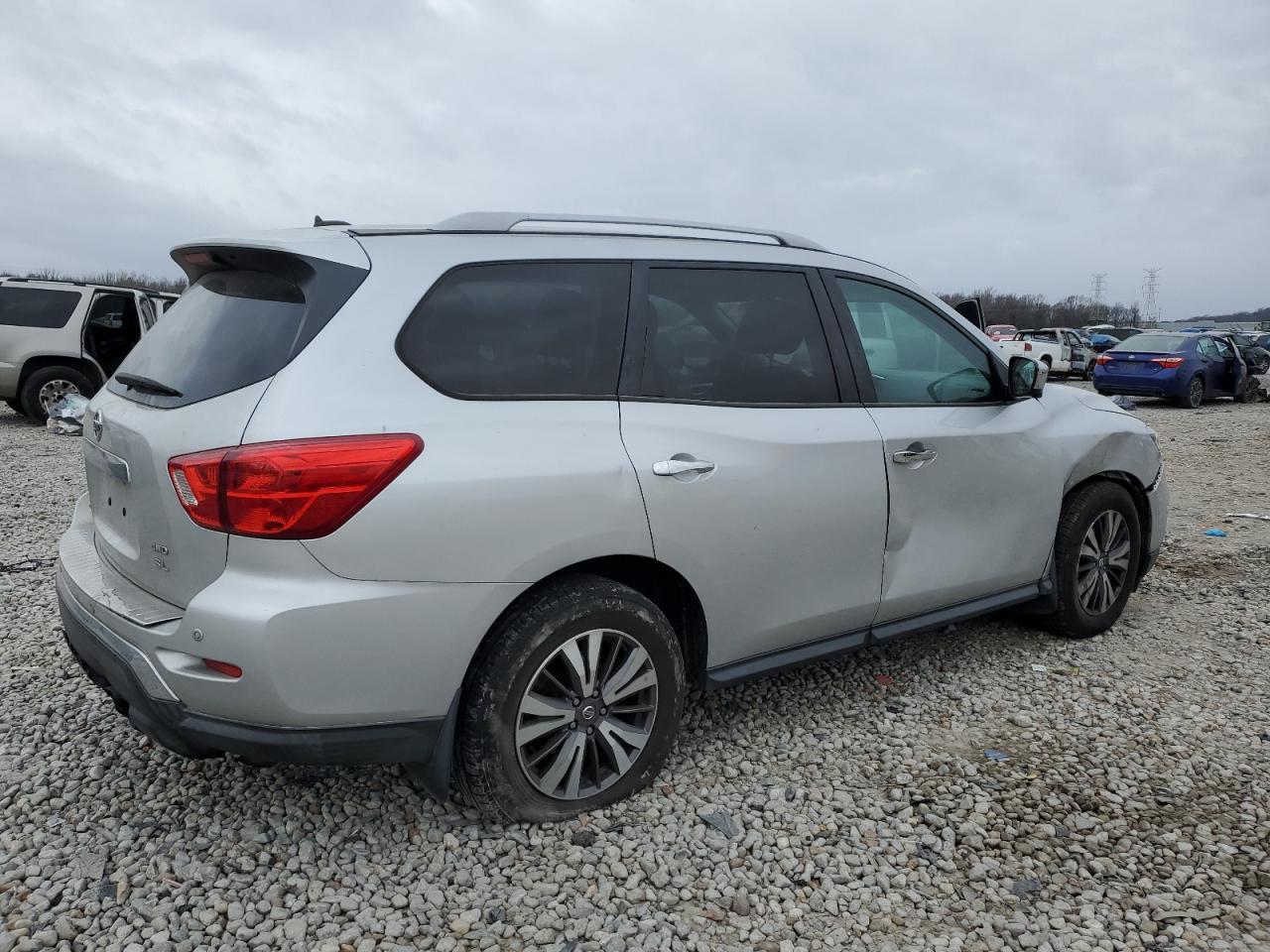 2017 NISSAN PATHFINDER - Image 3