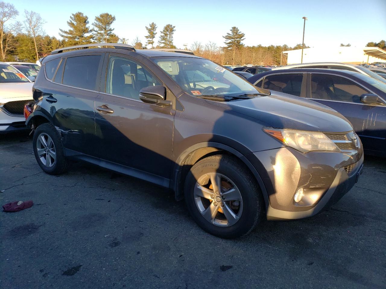 2015 TOYOTA RAV4 XLE - Image 4