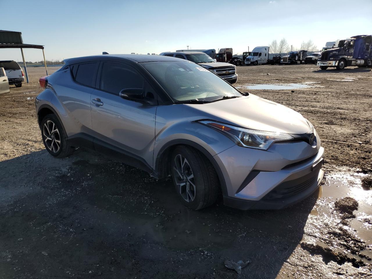 2019 TOYOTA C-HR XLE - Фото 4