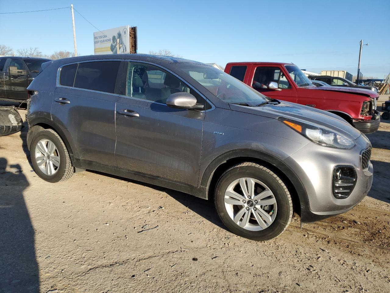 2017 KIA SPORTAGE L - Image 4