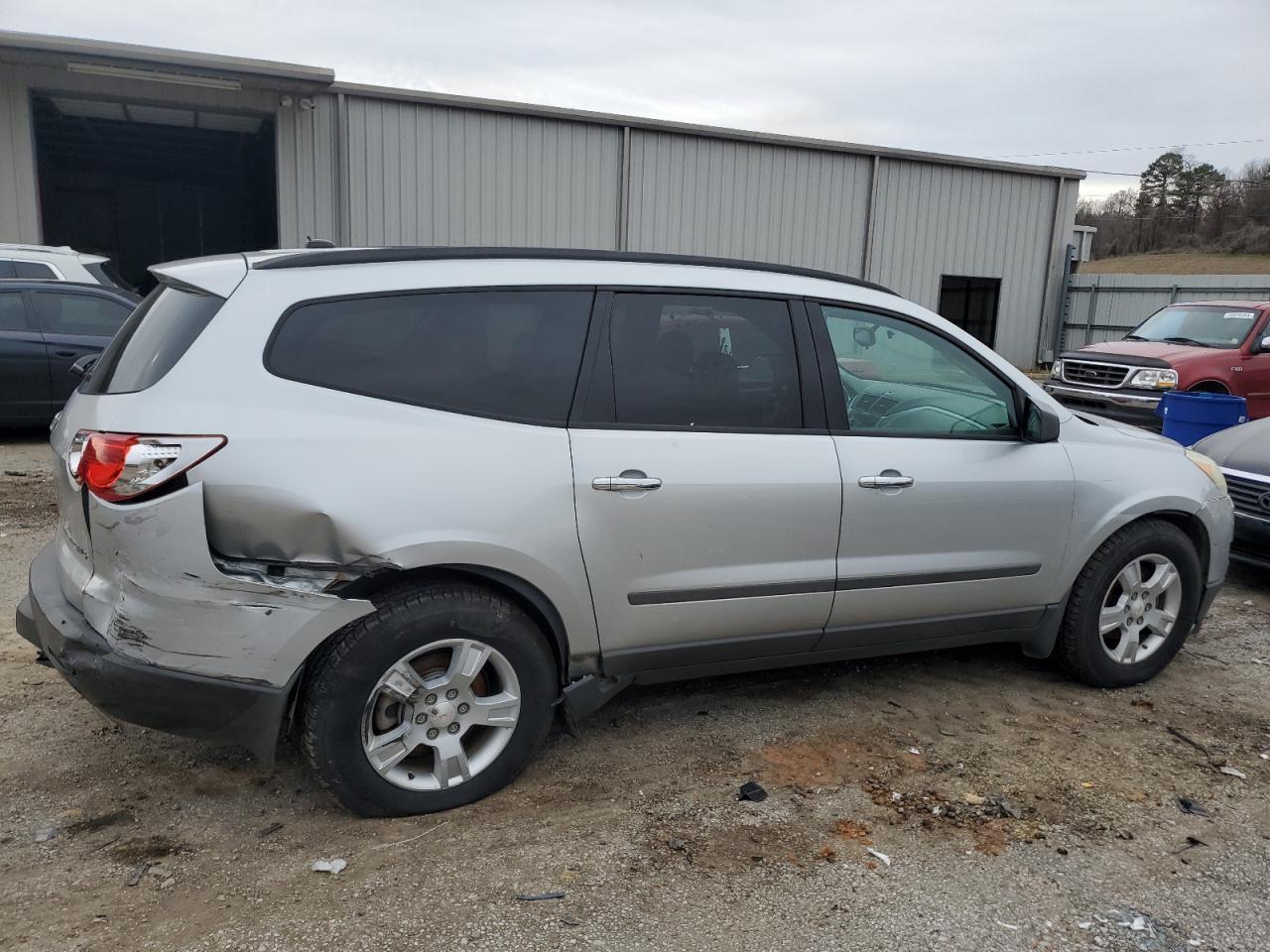 2011 CHEVROLET TRAVERSE L - Фото 3