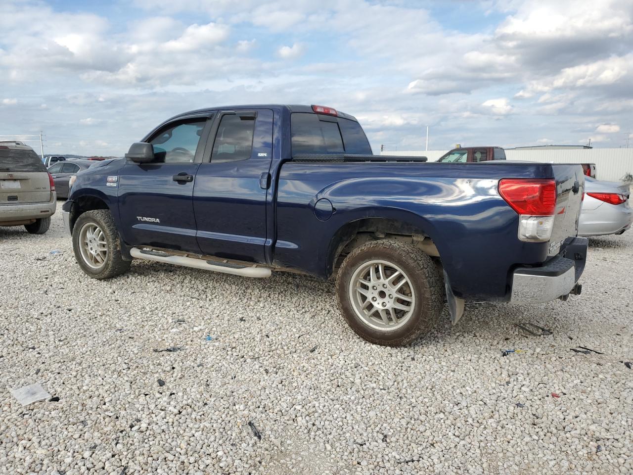 2011 TOYOTA TUNDRA DOU - Фото 2