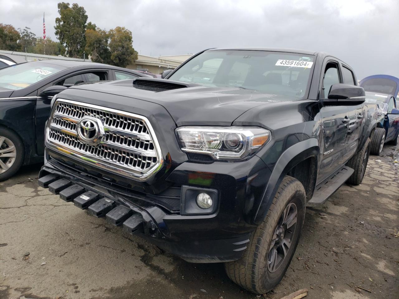 2017 TOYOTA TACOMA DOU