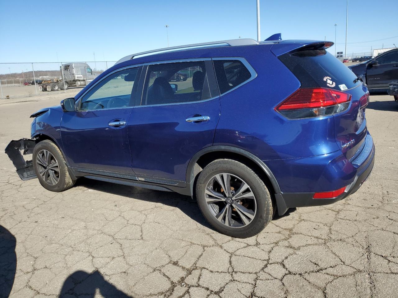 2017 NISSAN ROGUE S - Фото 2