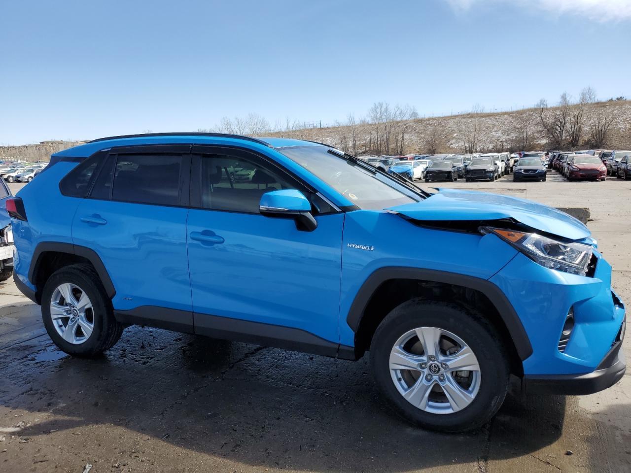 2020 TOYOTA RAV4 XLE - Image 4