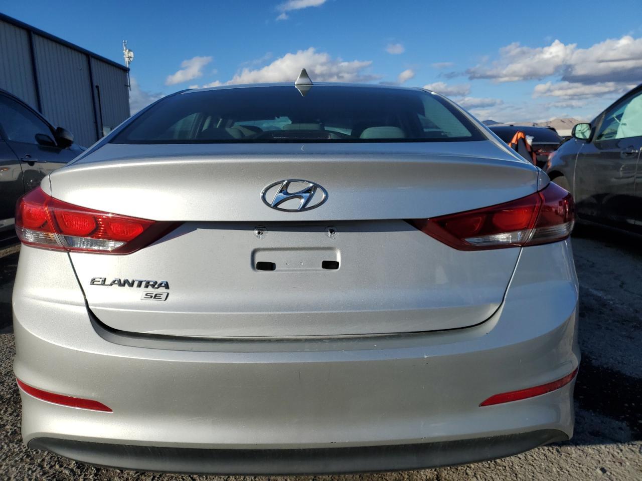 2017 HYUNDAI ELANTRA SE - Image 6