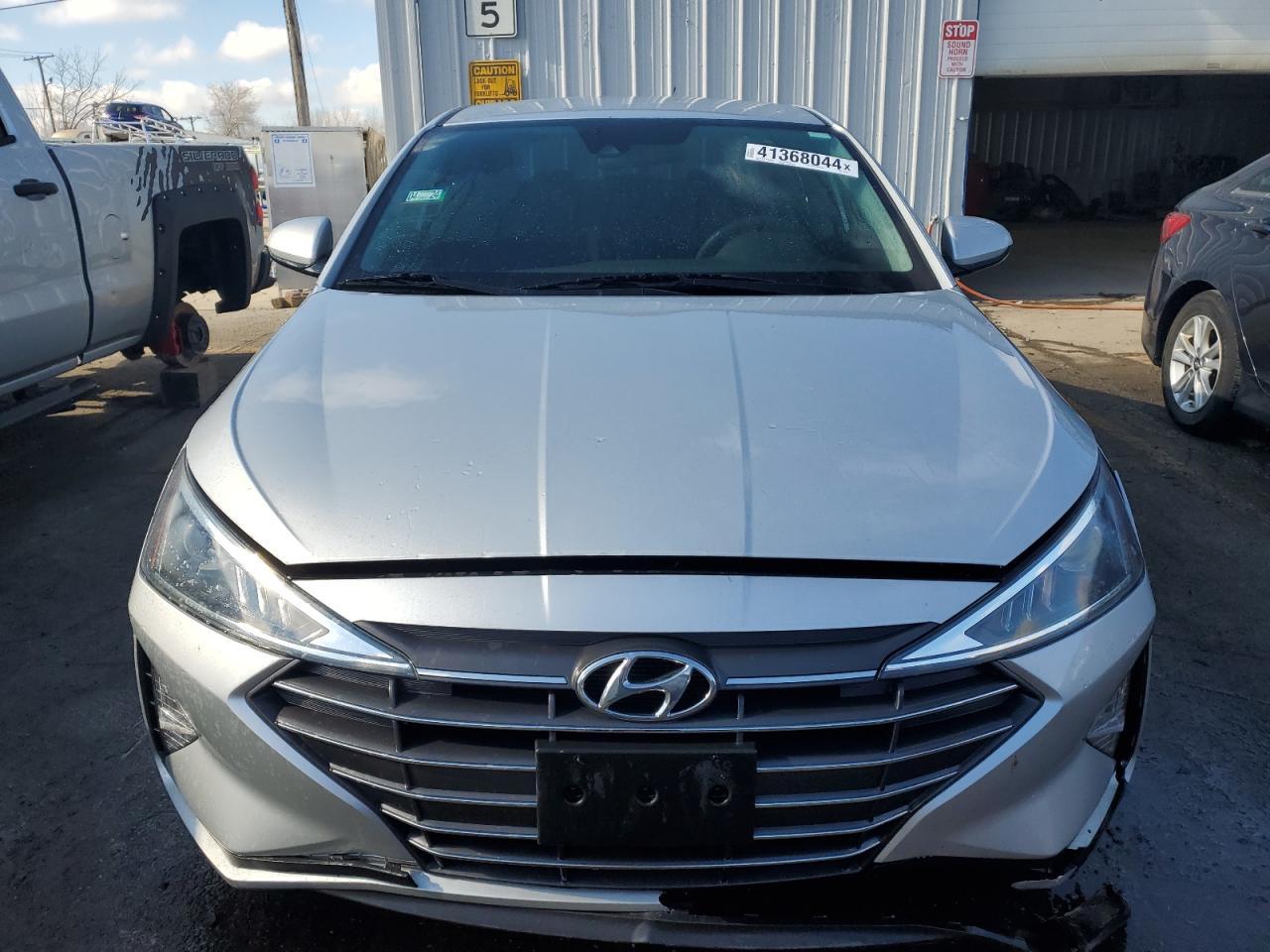 2019 HYUNDAI ELANTRA SE - Фото 5