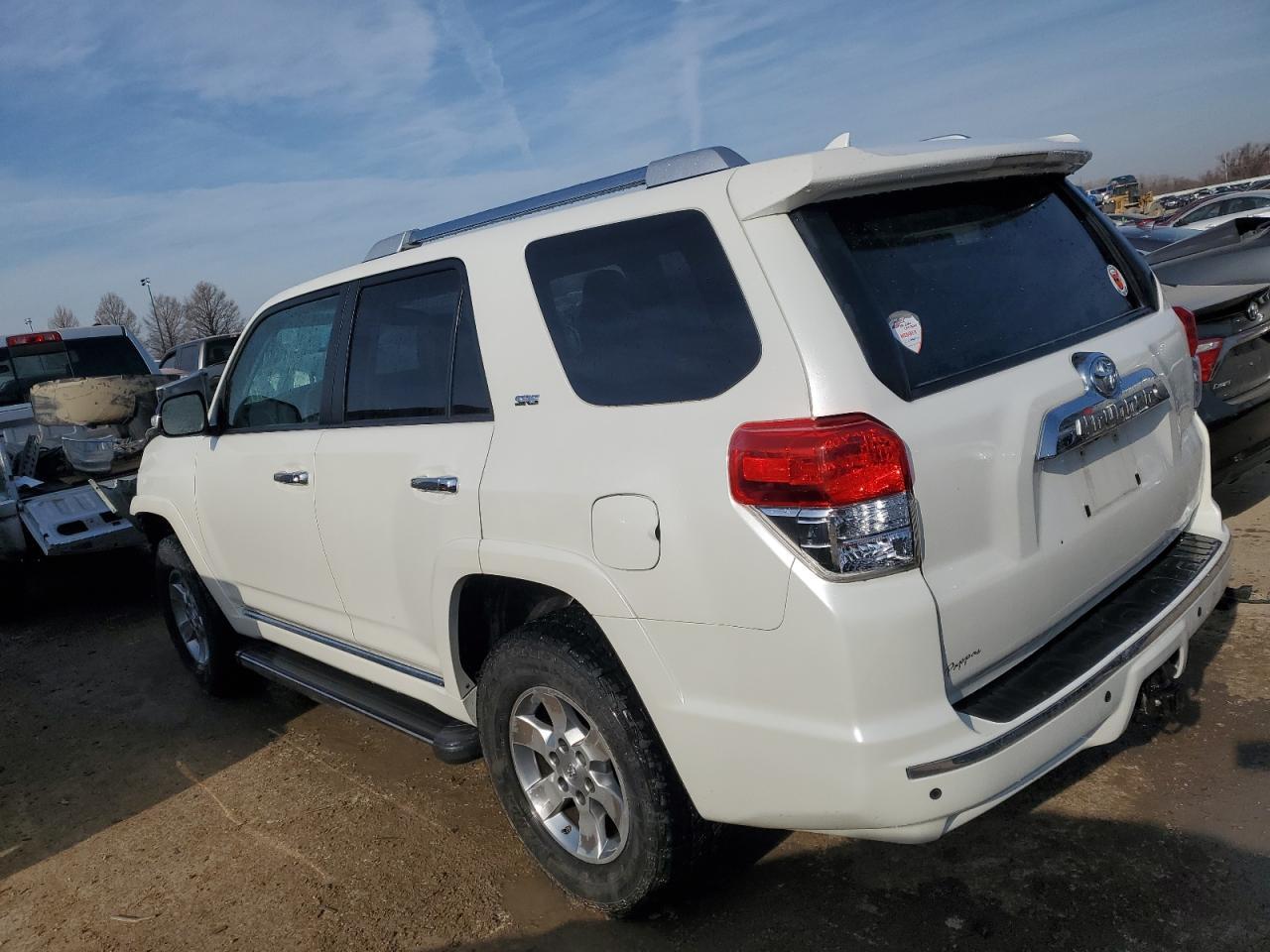 2011 TOYOTA 4RUNNER SR - Image 2