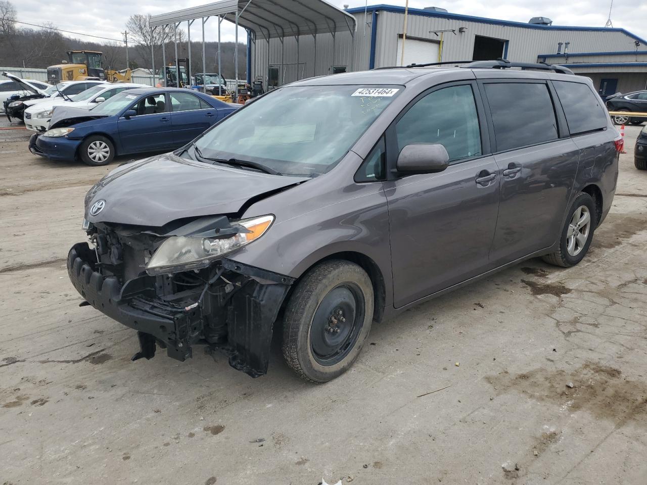 2016 TOYOTA SIENNA LE car image