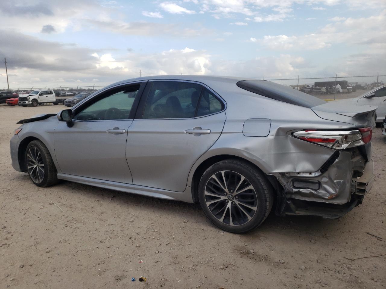 2018 TOYOTA CAMRY L - Фото 2