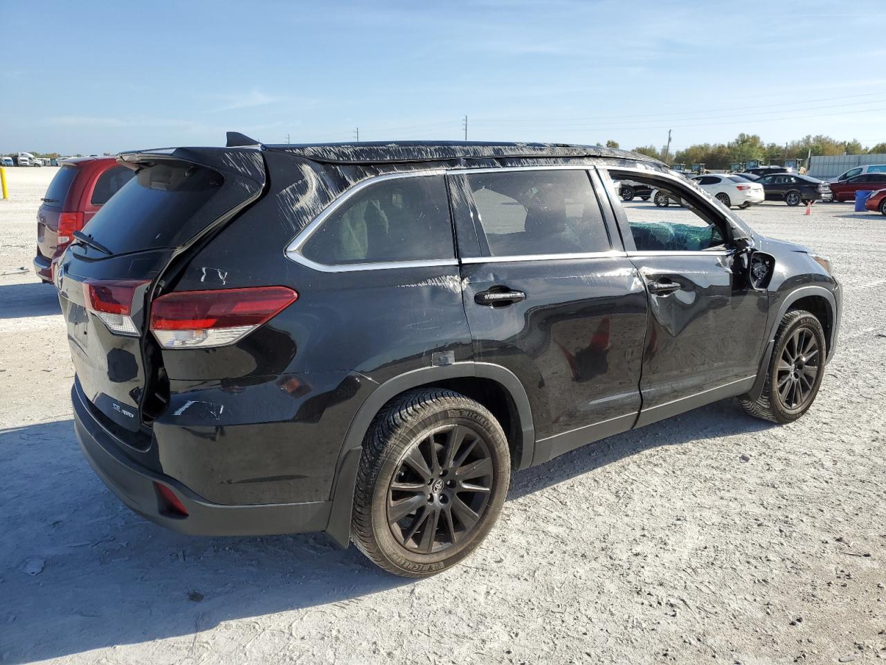 2019 TOYOTA HIGHLANDER - Image 3
